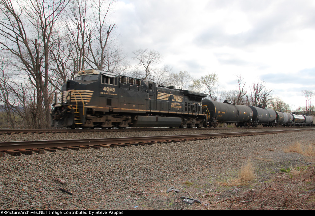 NS 4068 as a rear end DPU on train 36A